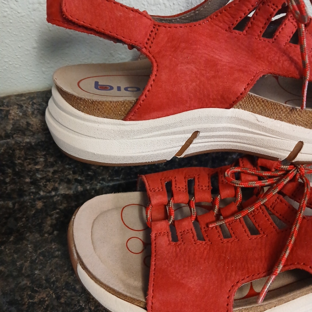 Women's 7.5 Bionica Olanda Leather Lace Up Strappy Sandals-Red
